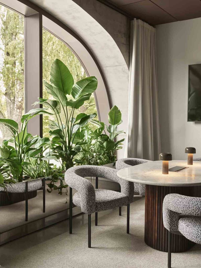 Radisson Red Helsinki, Fyra