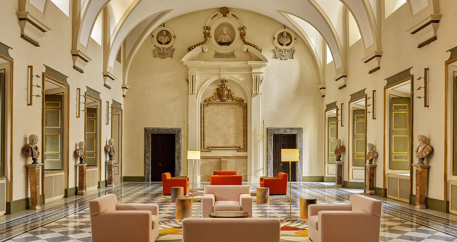 El cineasta Luca Guadagnino proyecta el Palazzo Talia en Roma